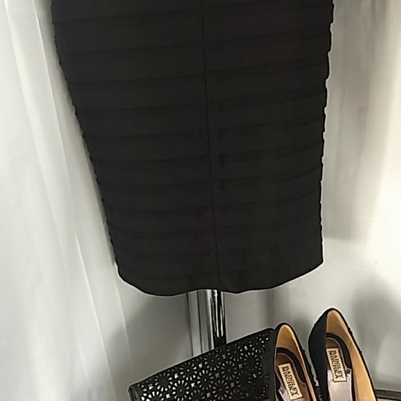 Black Cache evening dress short,  size 2 - Picture 5 of 6